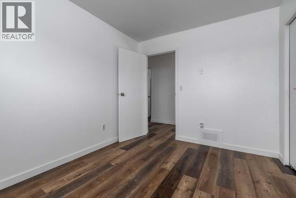 4504 49 Street - 23