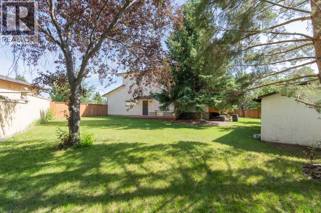 111 Temple Crescent W — photo 42