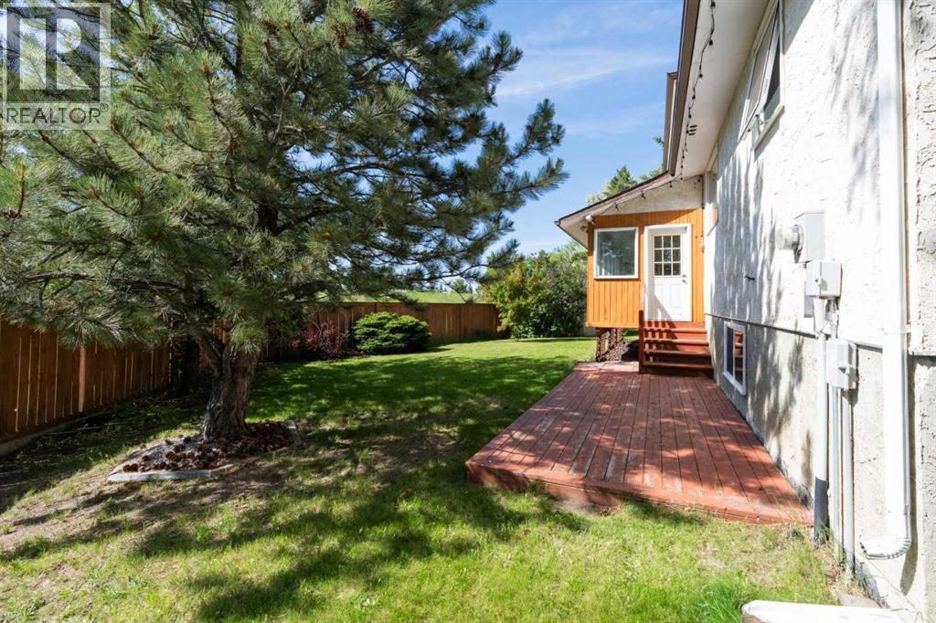 111 Temple Crescent W — photo 39