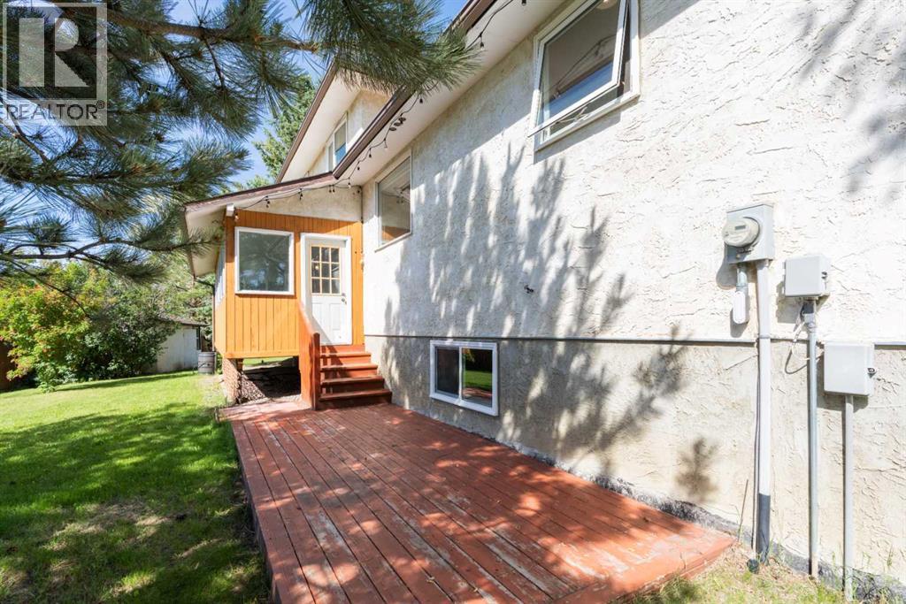 111 Temple Crescent W — photo 41
