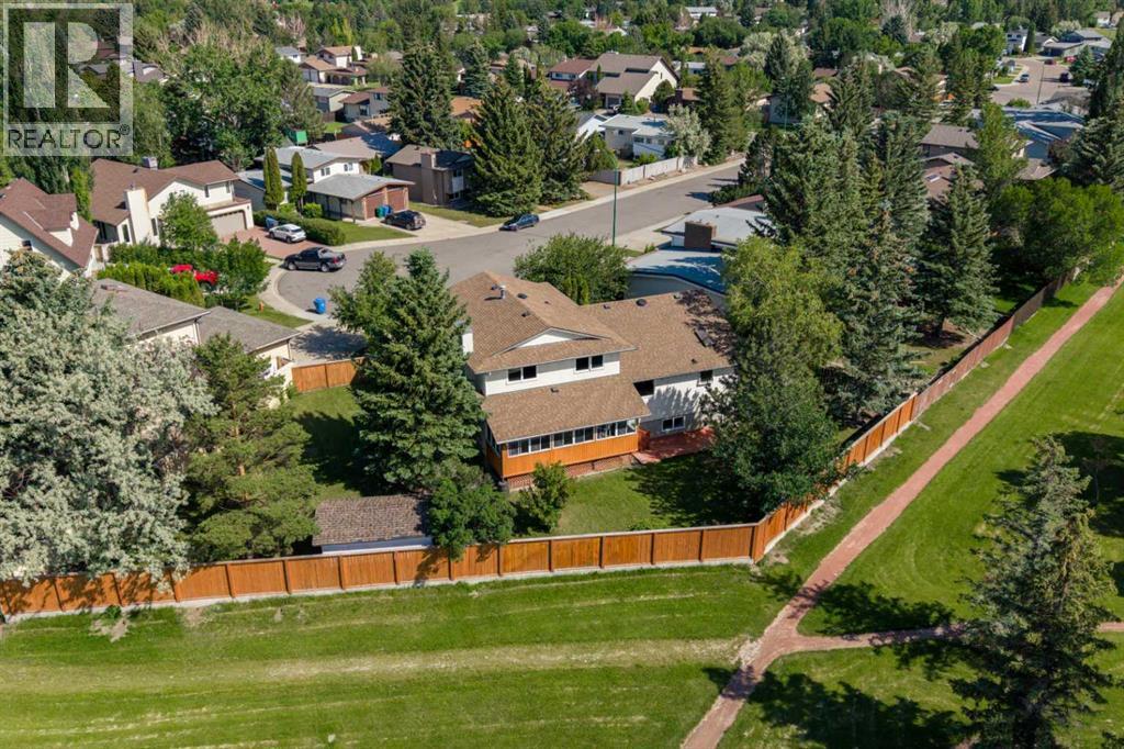 111 Temple Crescent W — photo 35