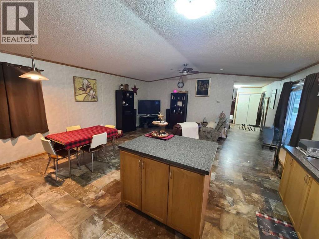 5533 and 5531 51 Street - 11