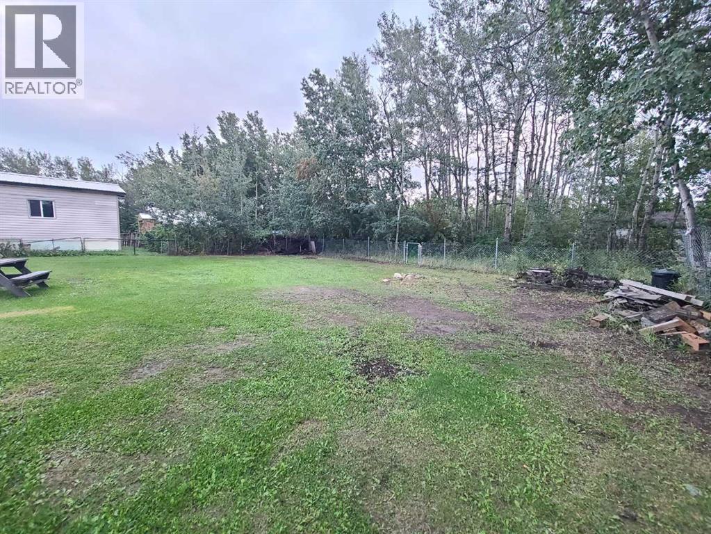 5533 and 5531 51 Street - 24