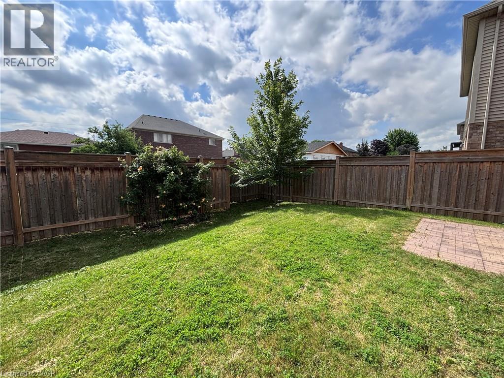 419 MACINTOSH Drive - 32