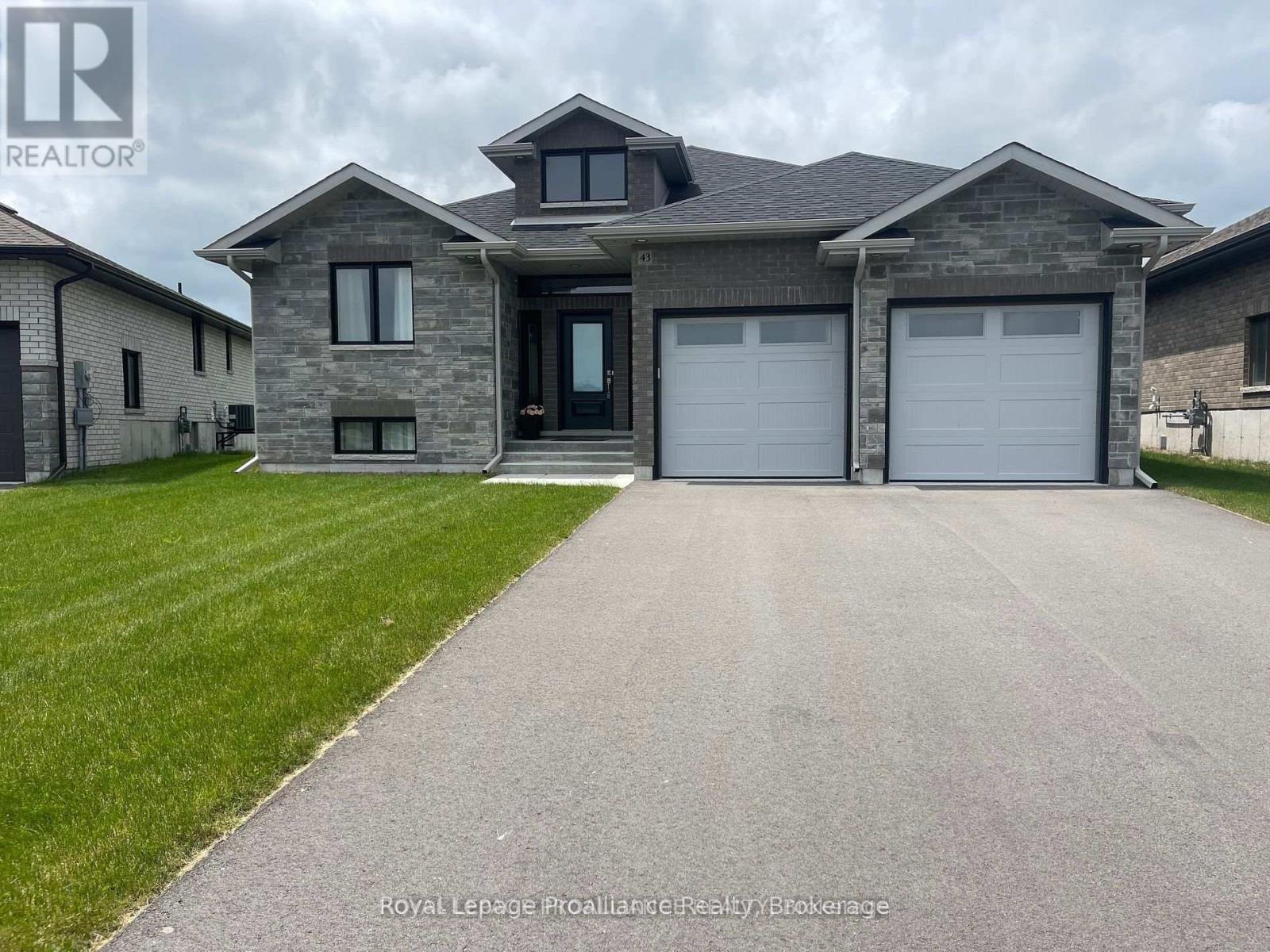 43 CATTAIL CRESCENT - 2