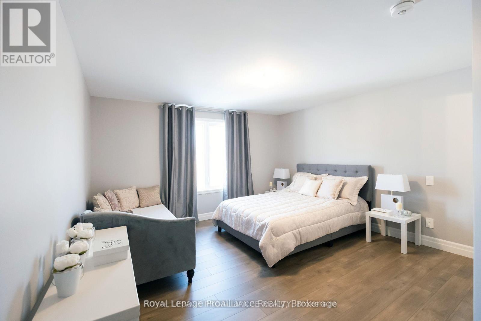 43 CATTAIL CRESCENT - 23