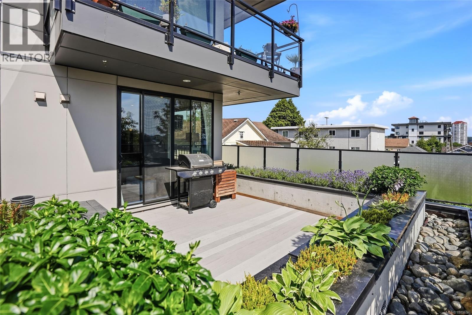 #104 119 Haliburton St - 10