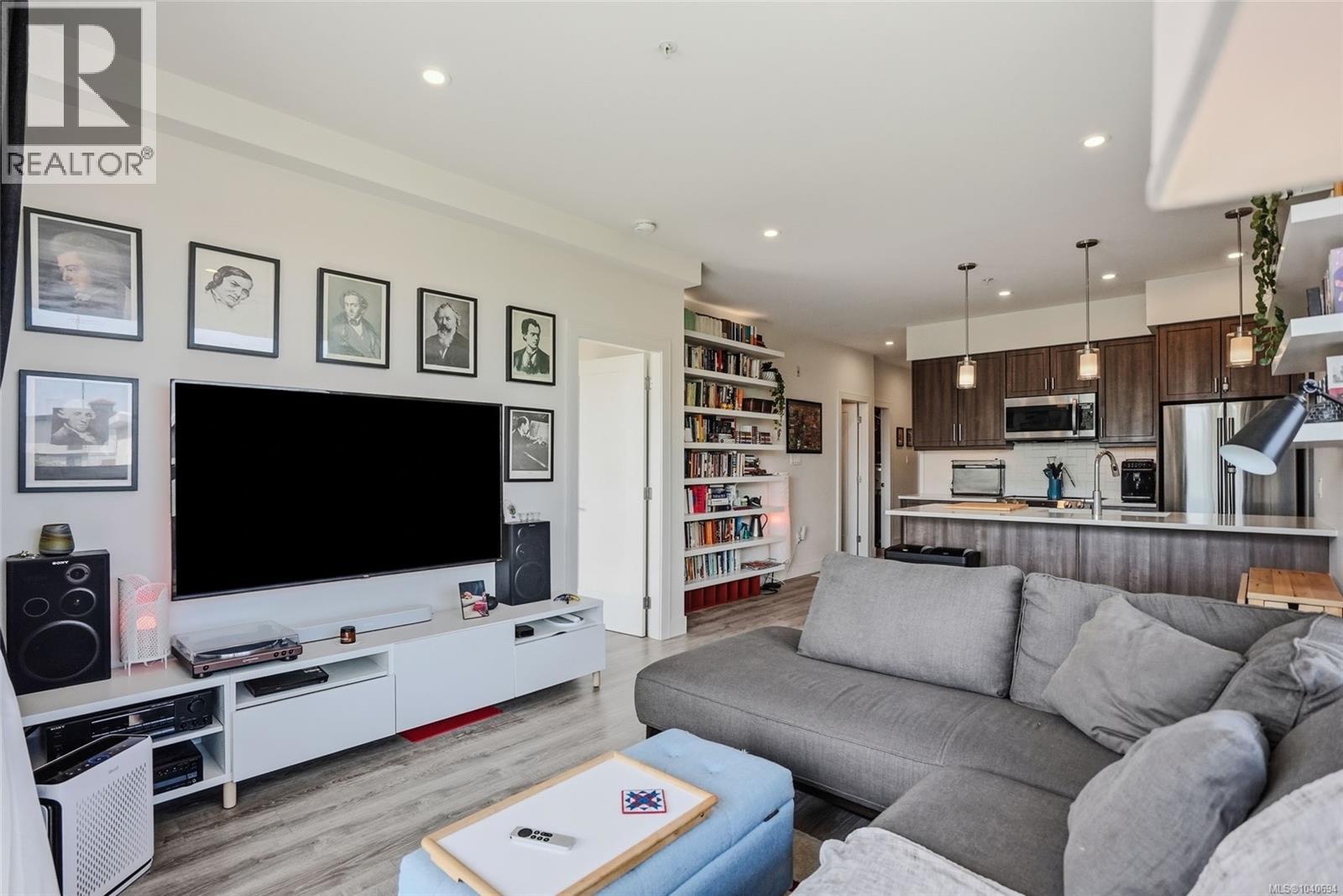 #104 119 Haliburton St - 16