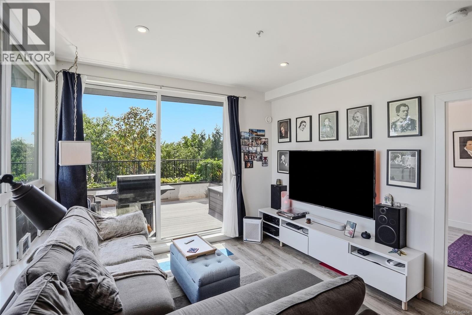#104 119 Haliburton St - 17