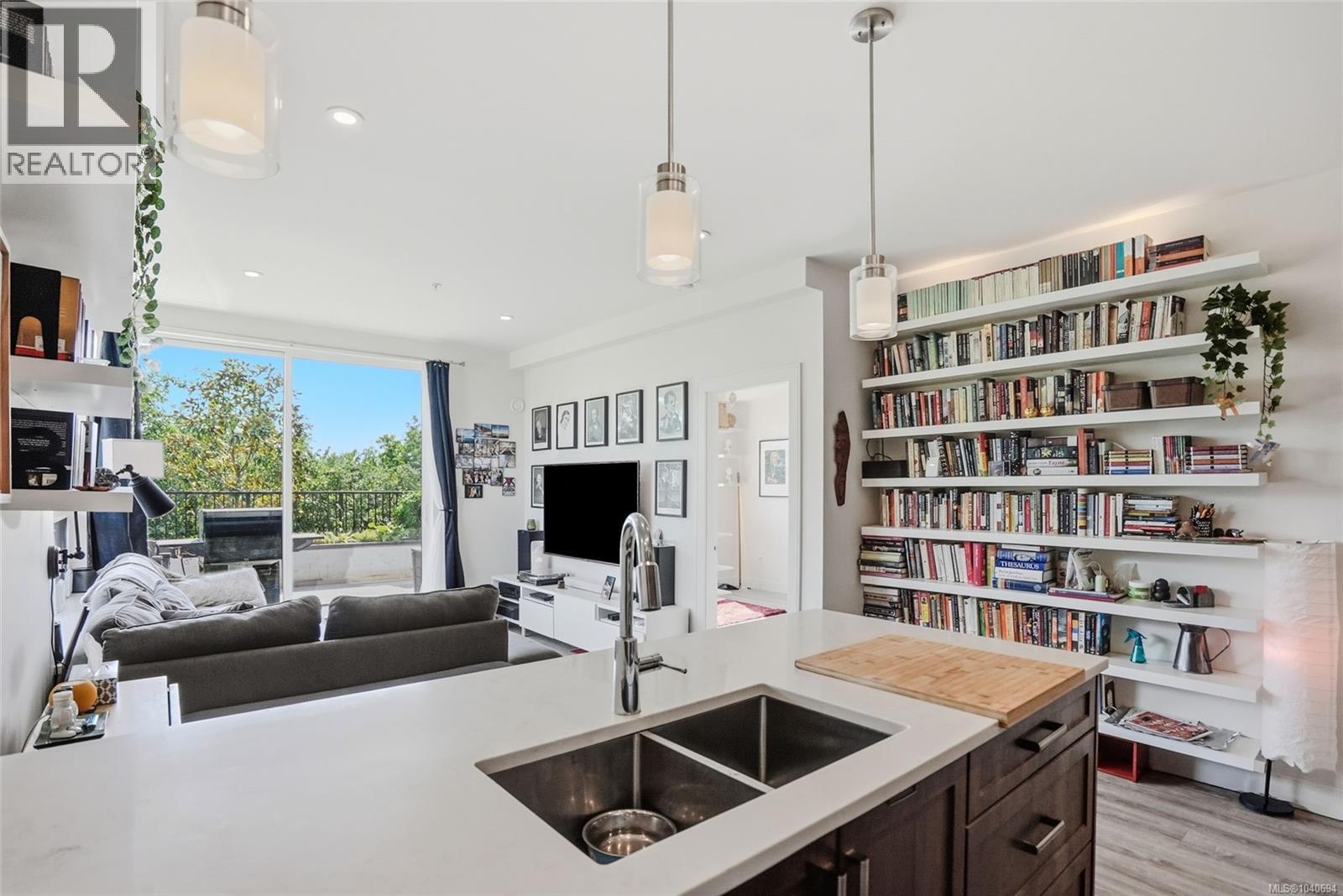 #104 119 Haliburton St - 20