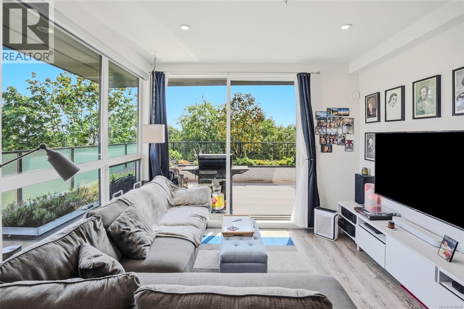 #104 119 Haliburton St - 21