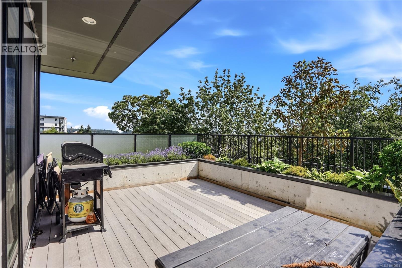 #104 119 Haliburton St - 30
