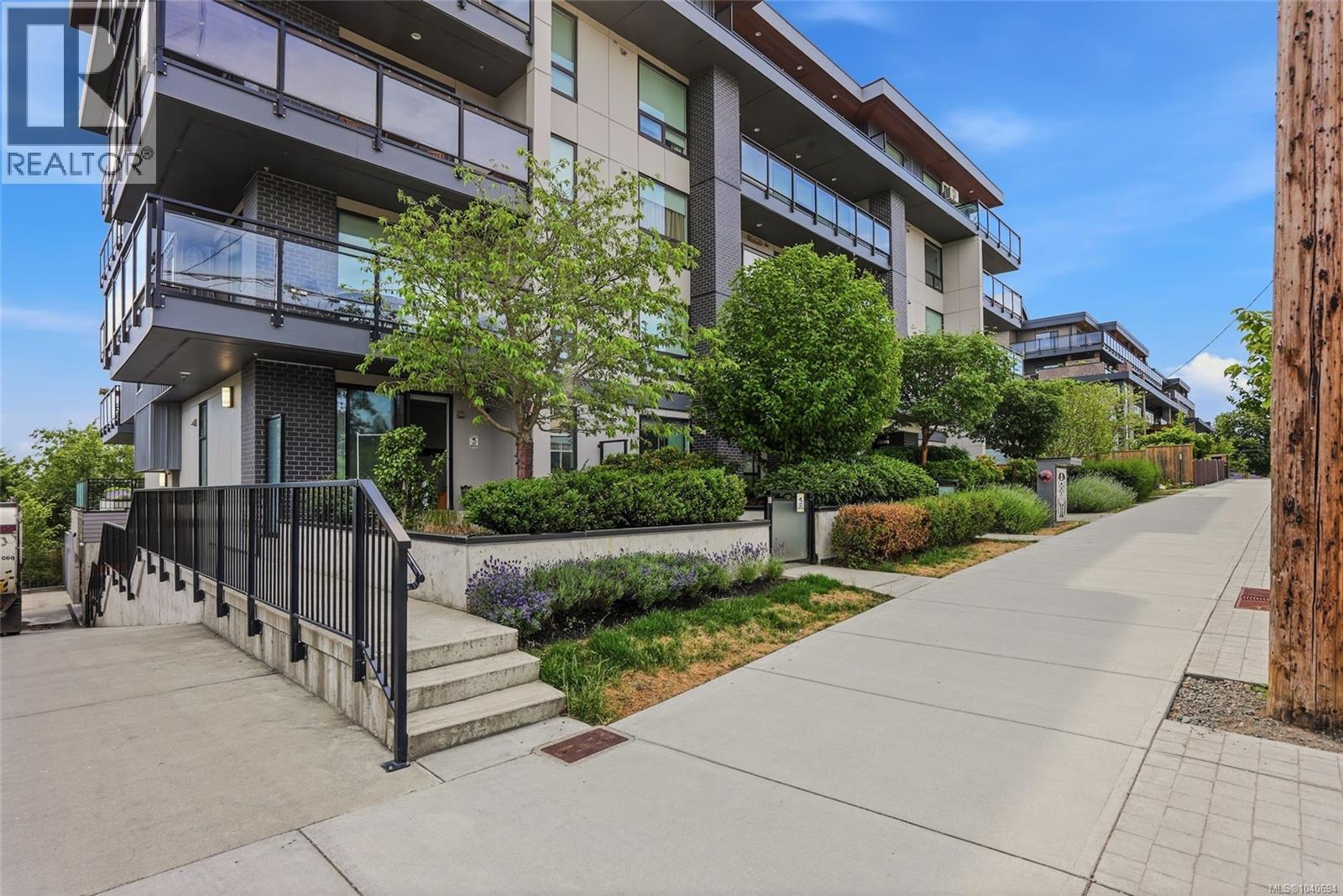 #104 119 Haliburton St - 43