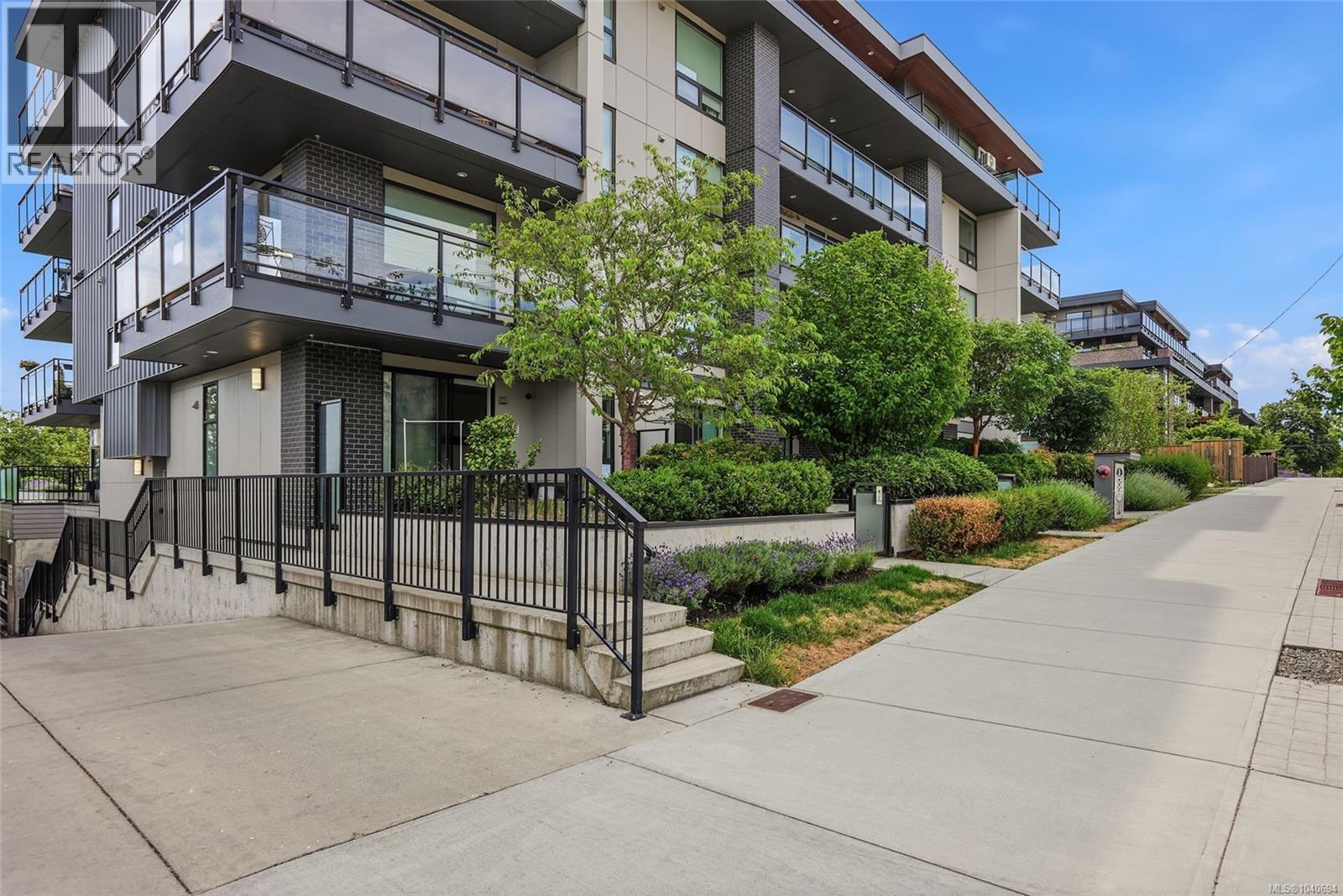 #104 119 Haliburton St - 44