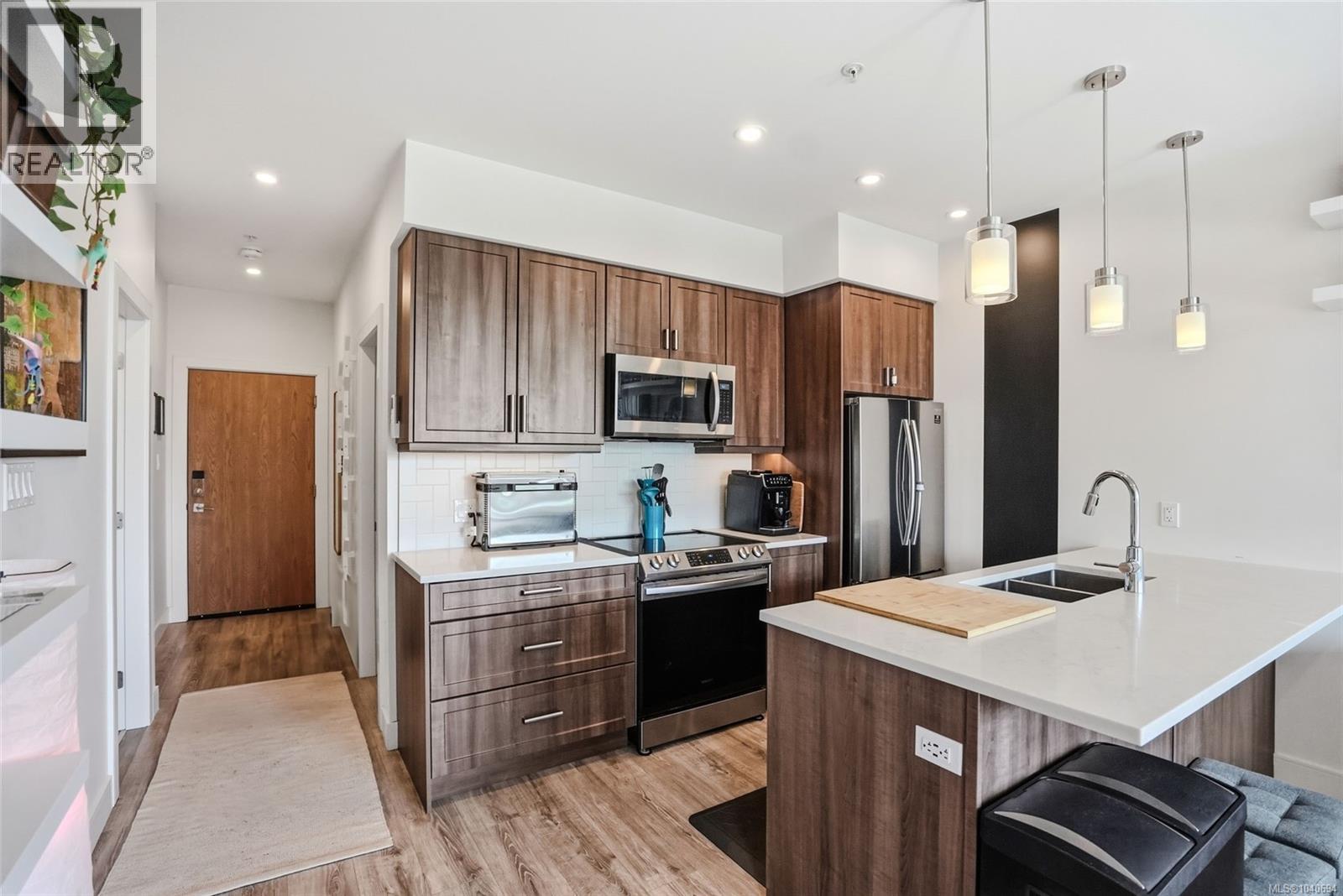 #104 119 Haliburton St - 6