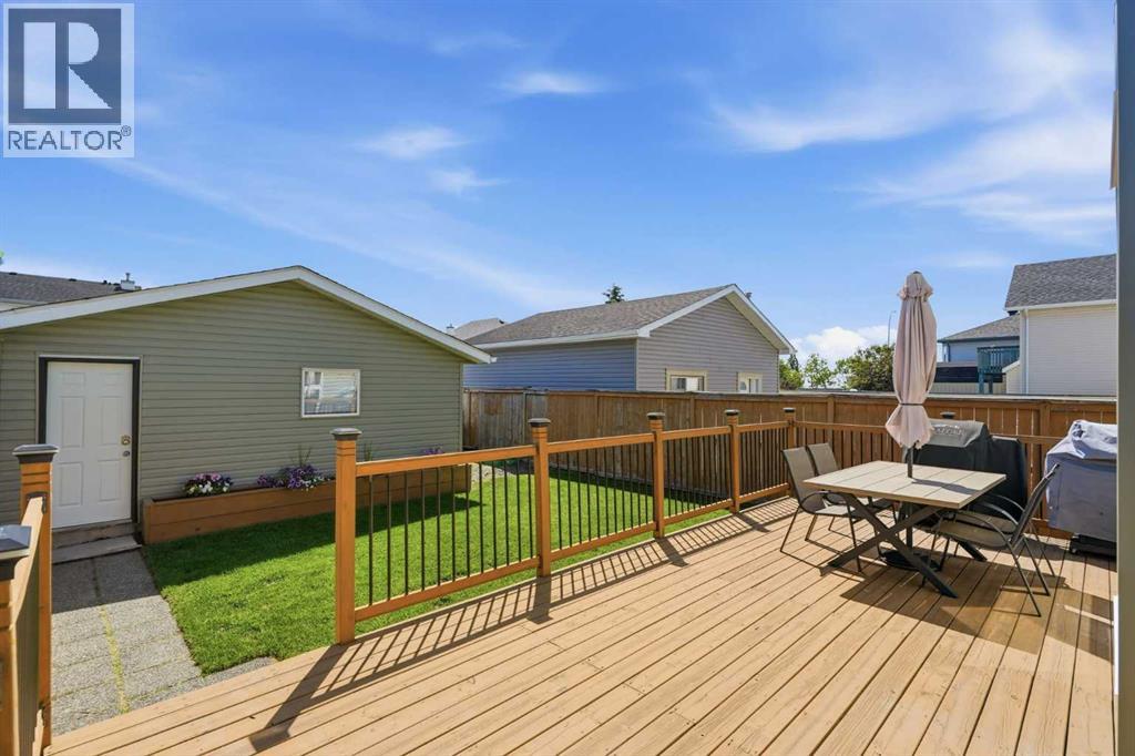Backyard Deck with Gas BBQ Hookup