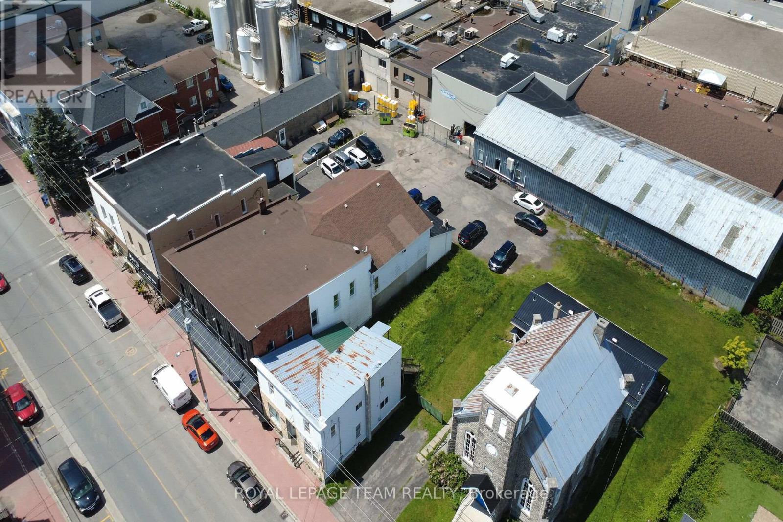 490 Main Street — photo 33