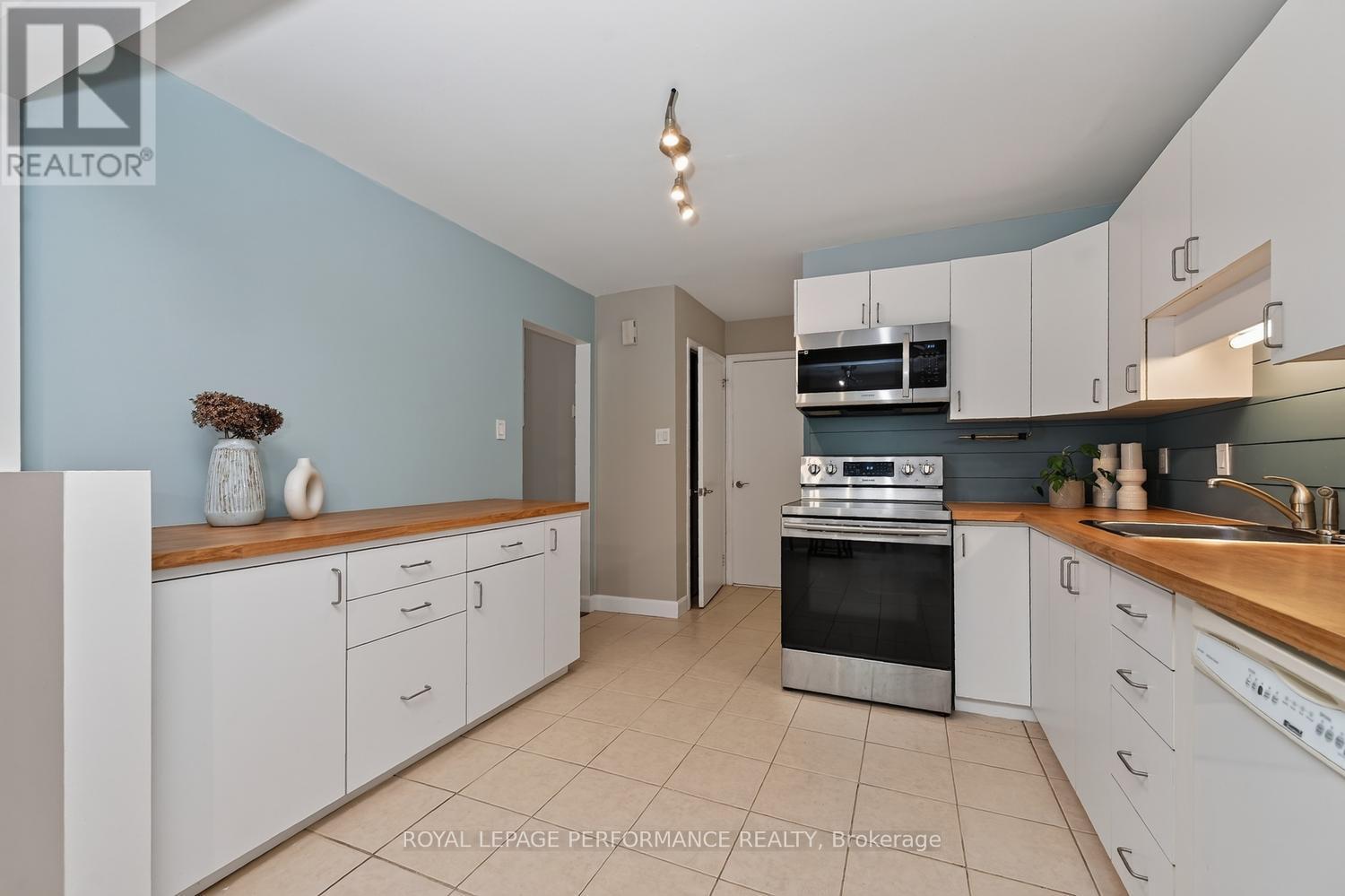 3 Bed, 2 Bath House for Sale in Ottawa – 37 OBERON STREET, Ottawa – MLS# X13494260 - Image 14