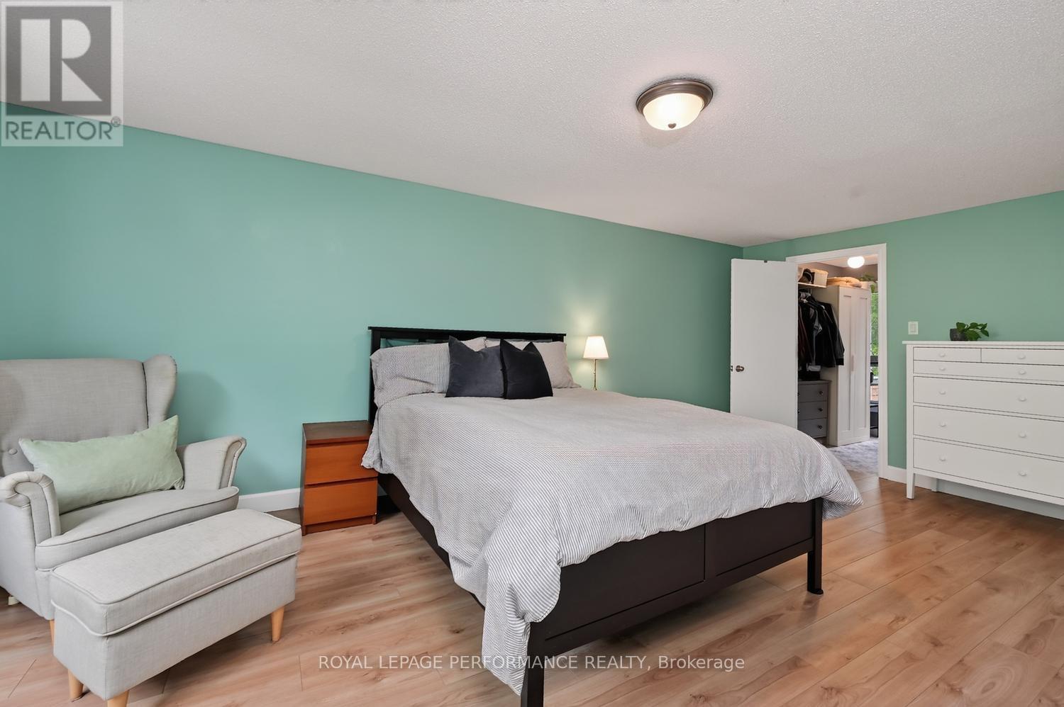 3 Bed, 2 Bath House for Sale in Ottawa – 37 OBERON STREET, Ottawa – MLS# X13494260 - Image 18