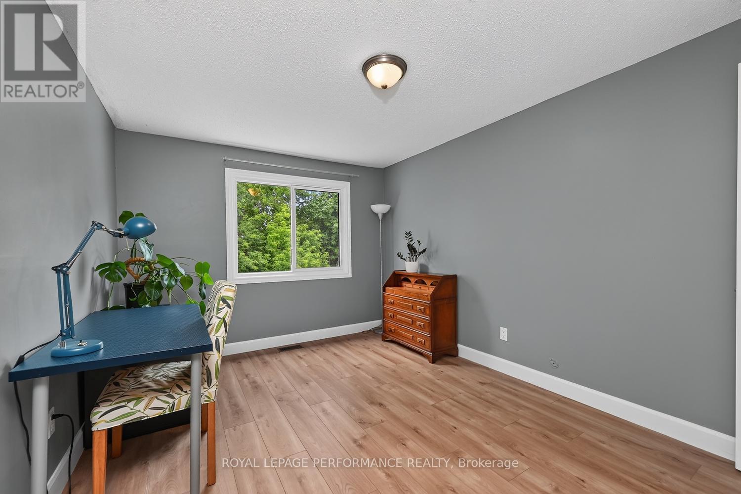 3 Bed, 2 Bath House for Sale in Ottawa – 37 OBERON STREET, Ottawa – MLS# X13494260 - Image 29
