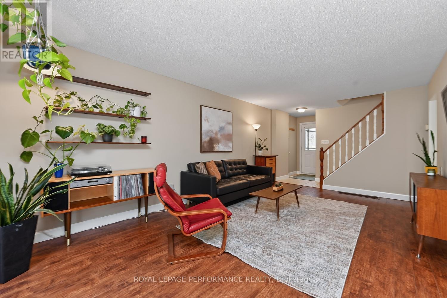 3 Bed, 2 Bath House for Sale in Ottawa – 37 OBERON STREET, Ottawa – MLS# X13494260 - Image 8