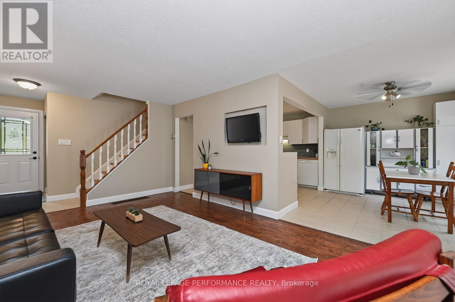 3 Bed, 2 Bath House for Sale in Ottawa – 37 OBERON STREET, Ottawa – MLS# X13494260 - Image 9