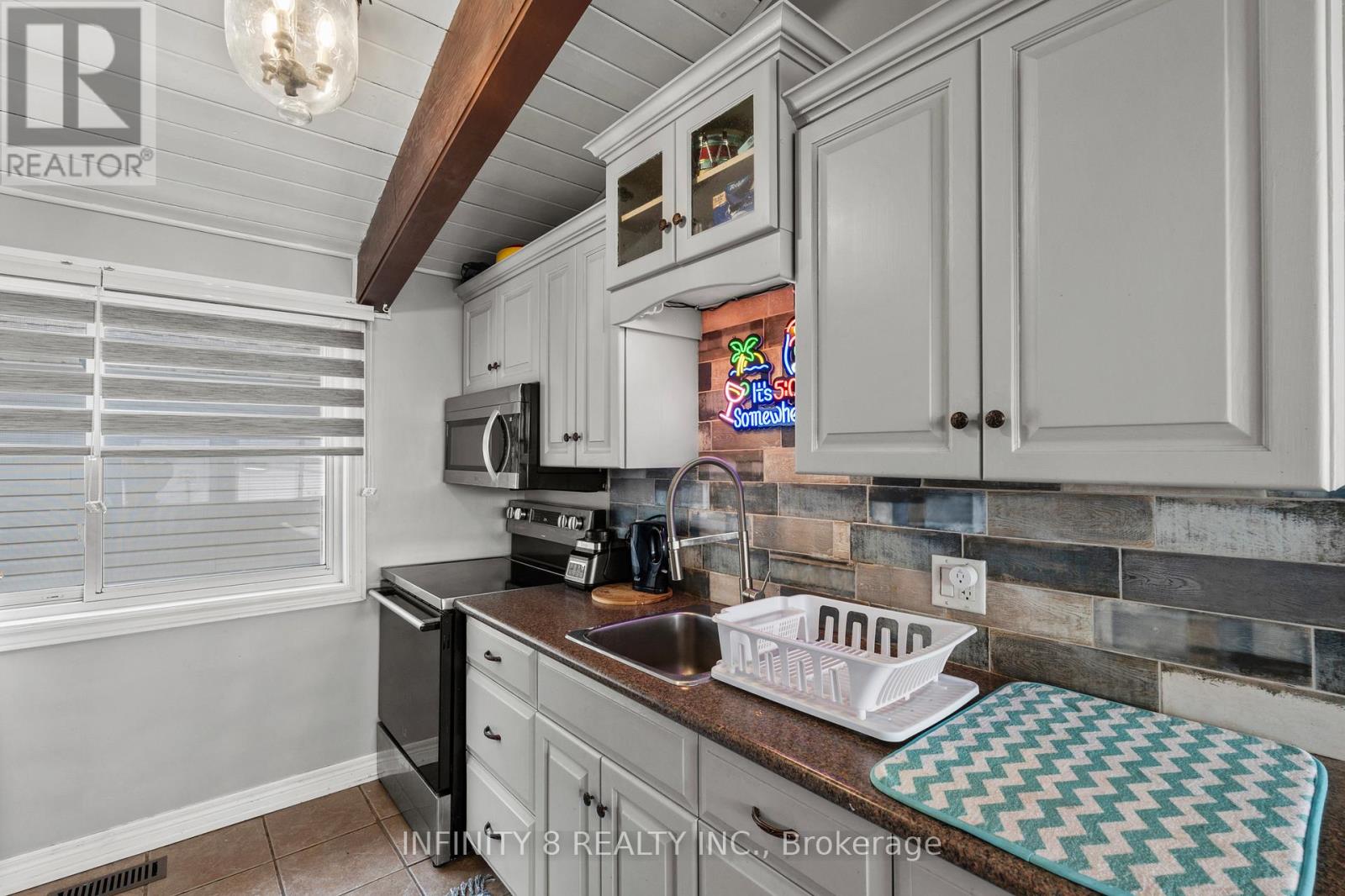 257 RIDGE ROAD S - 10