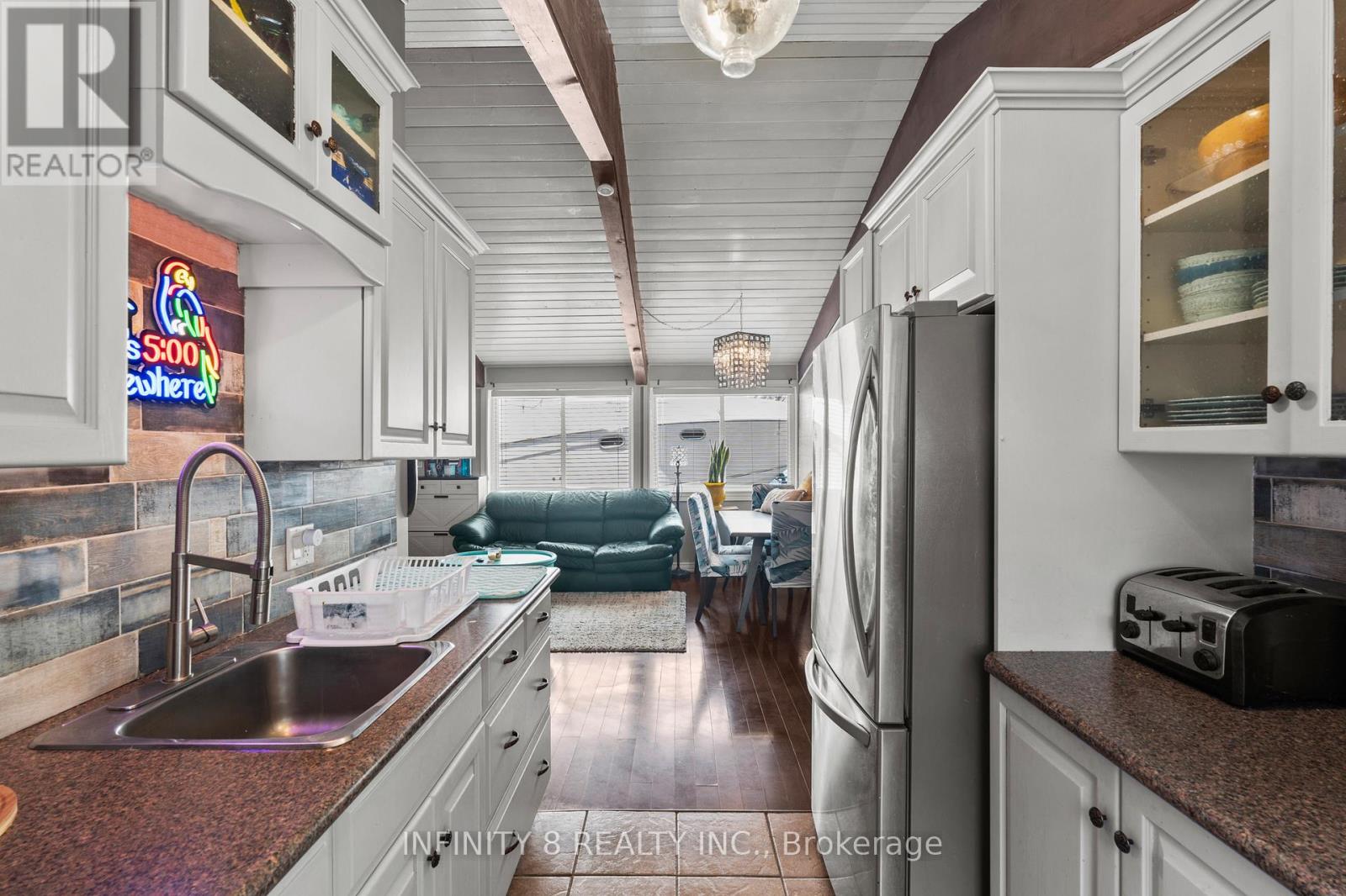 257 RIDGE ROAD S - 11