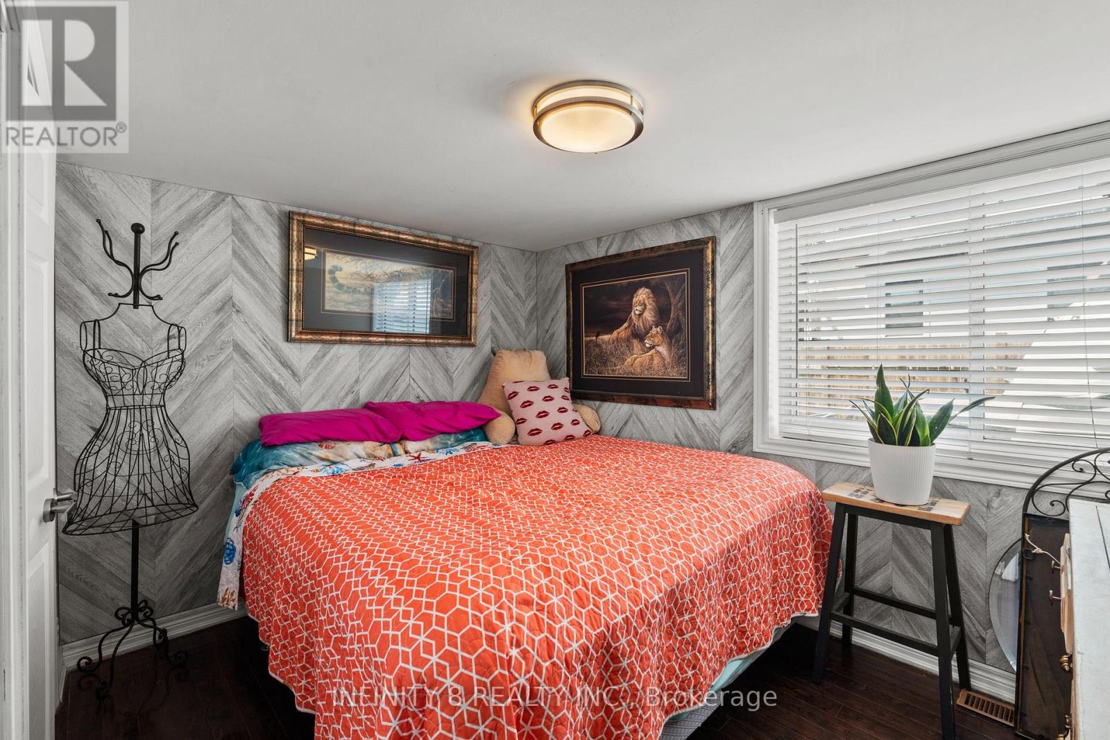 257 RIDGE ROAD S - 17