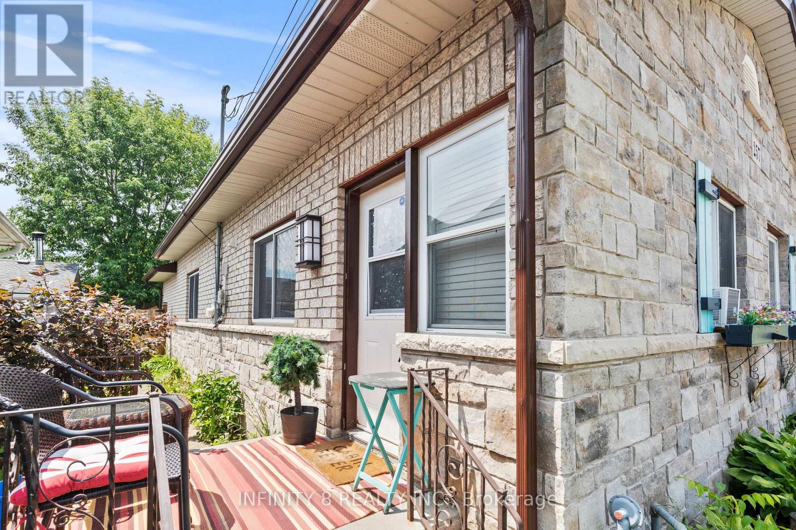 257 RIDGE ROAD S - 4