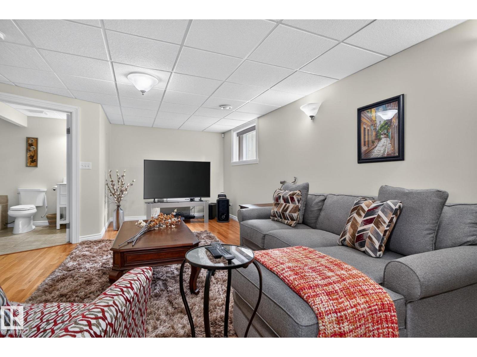 4914 152A AV NW - 36