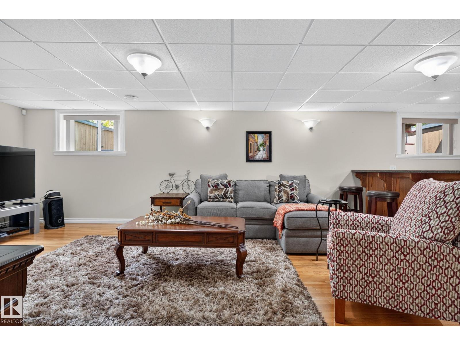 4914 152A AV NW - 32