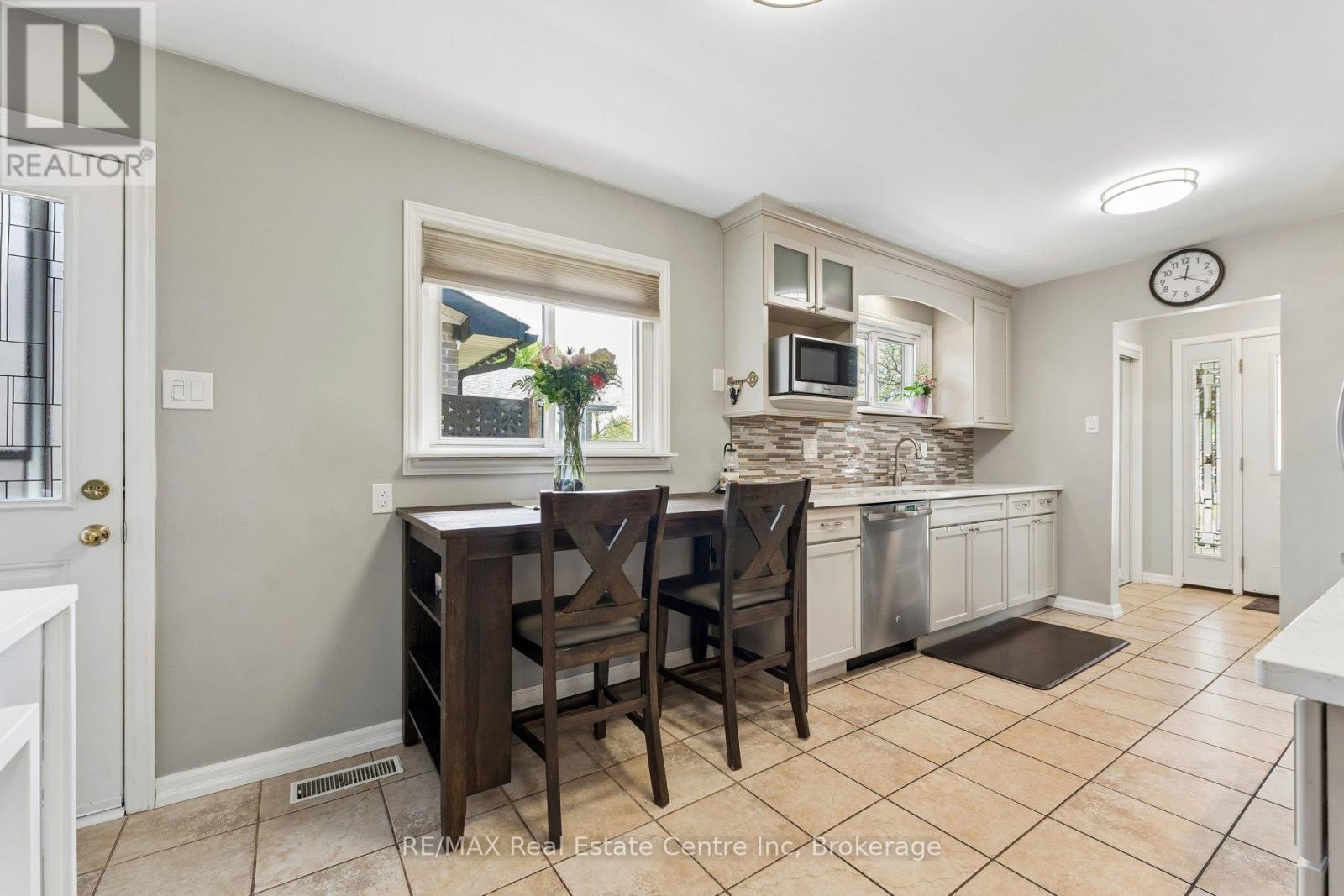14 MASSEY STREET - 16