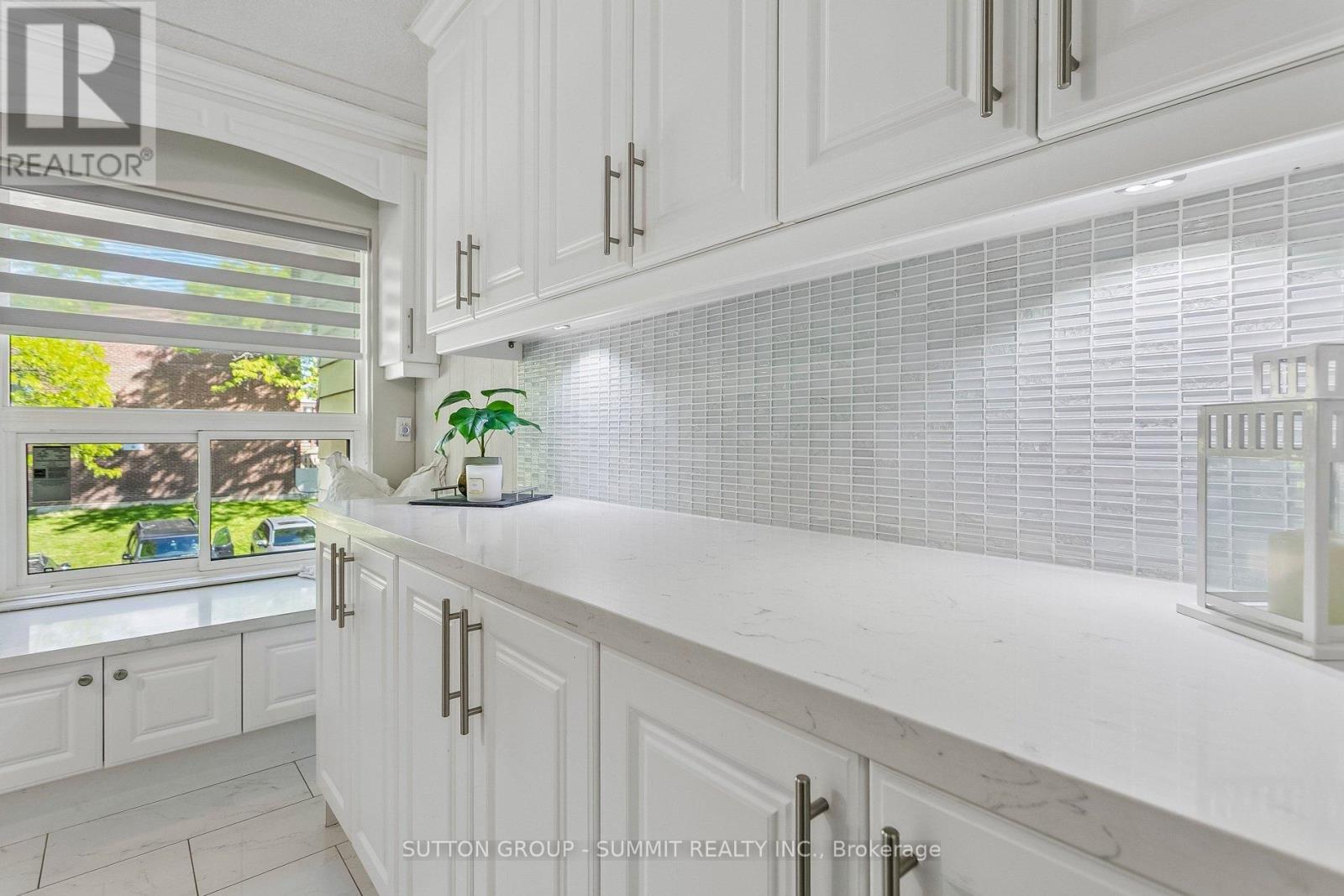 #211 180 MISSISSAUGA VALLEY BOULEVARD - 12