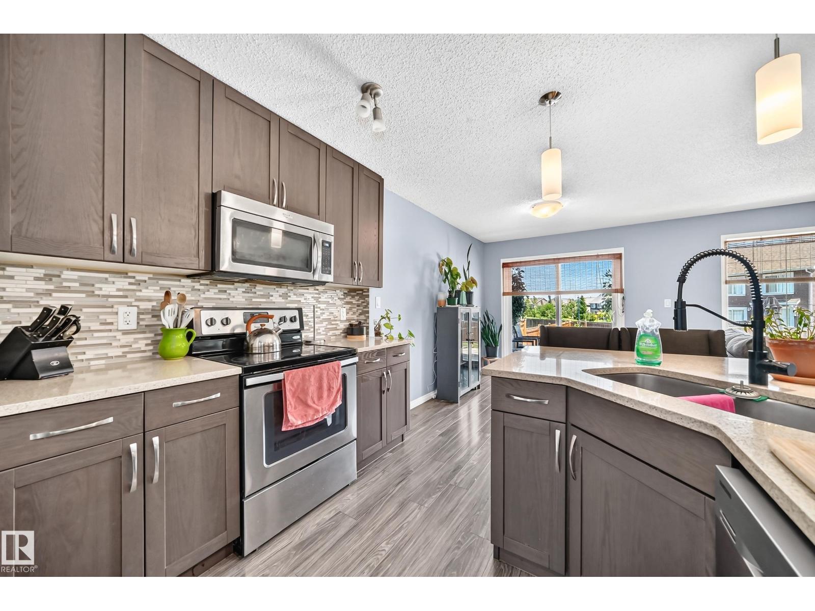2305 68 ST SW - 6