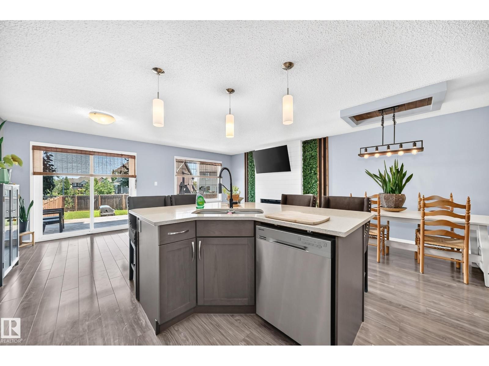 2305 68 ST SW - 7
