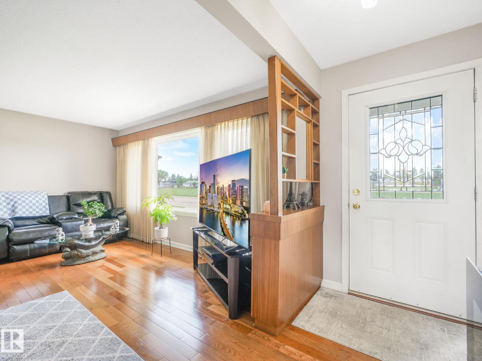 10527 134A AV NW - 4