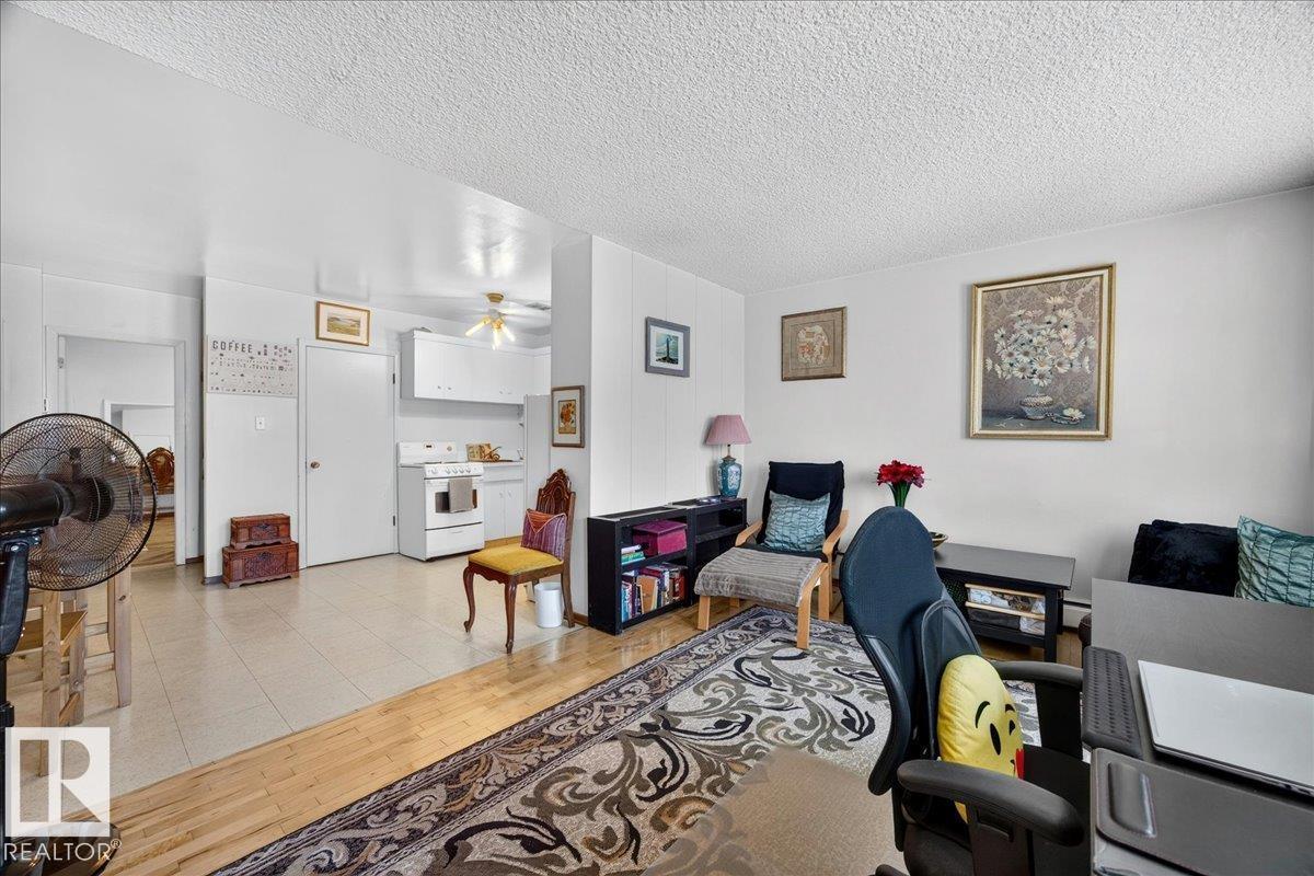 #33 10230 122 ST NW - 22