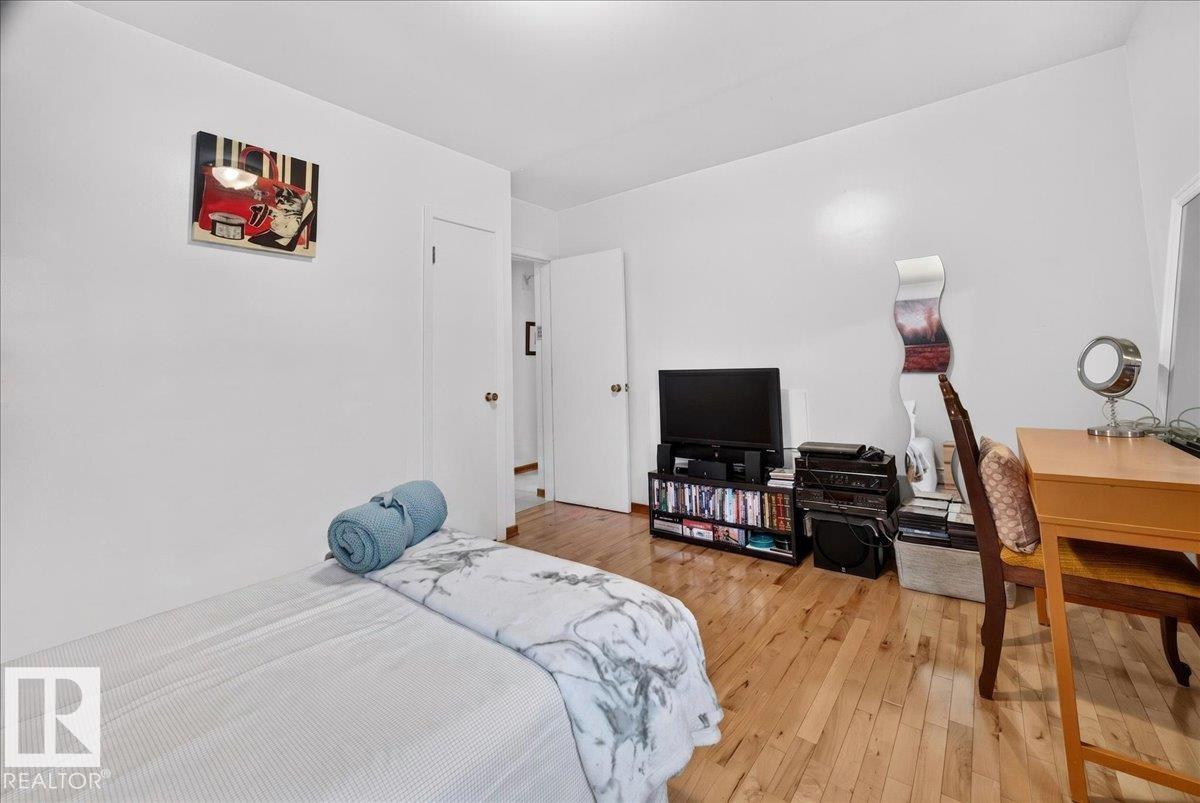 #33 10230 122 ST NW - 26
