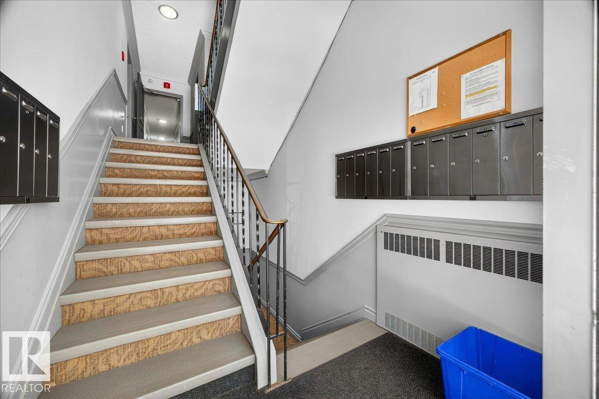 #33 10230 122 ST NW - 4