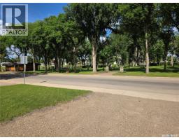 226 9th Avenue Ne, Swift Current, SK S9H2S1 Photo 31