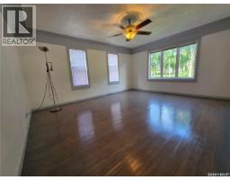 Laundry room - 226 9th Avenue Ne, Swift Current, SK S9H2S1 Photo 7
