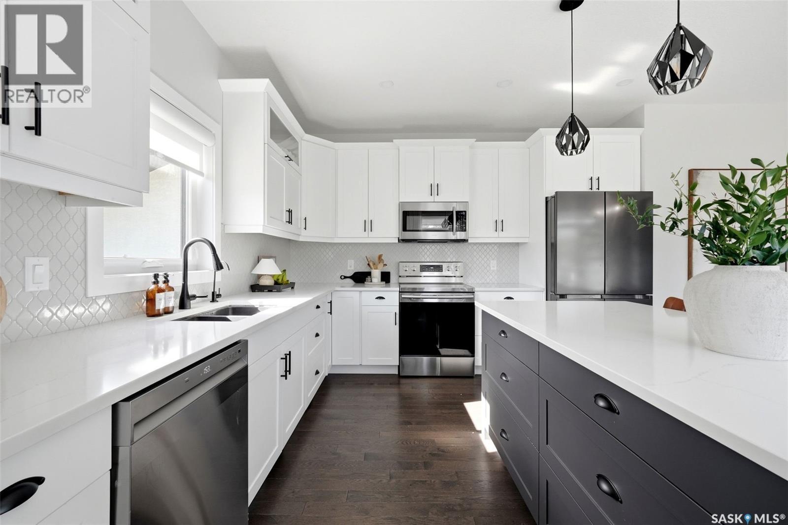 8 YALE PLACE — photo 10