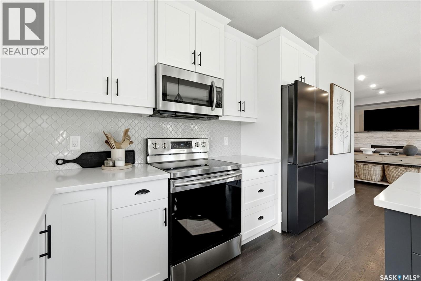 8 YALE PLACE — photo 12