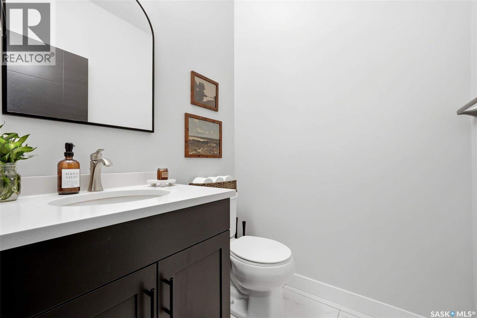 8 YALE PLACE — photo 13
