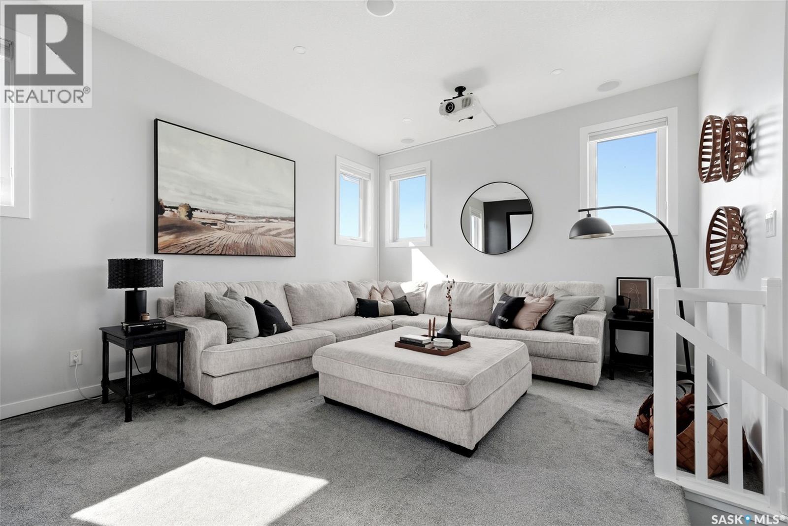 8 YALE PLACE — photo 16