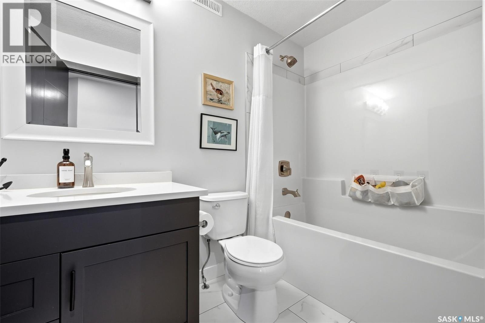 8 YALE PLACE — photo 26