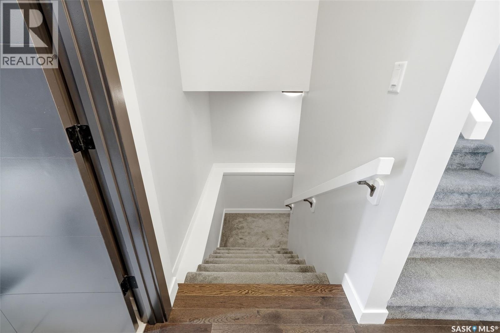 8 YALE PLACE — photo 30