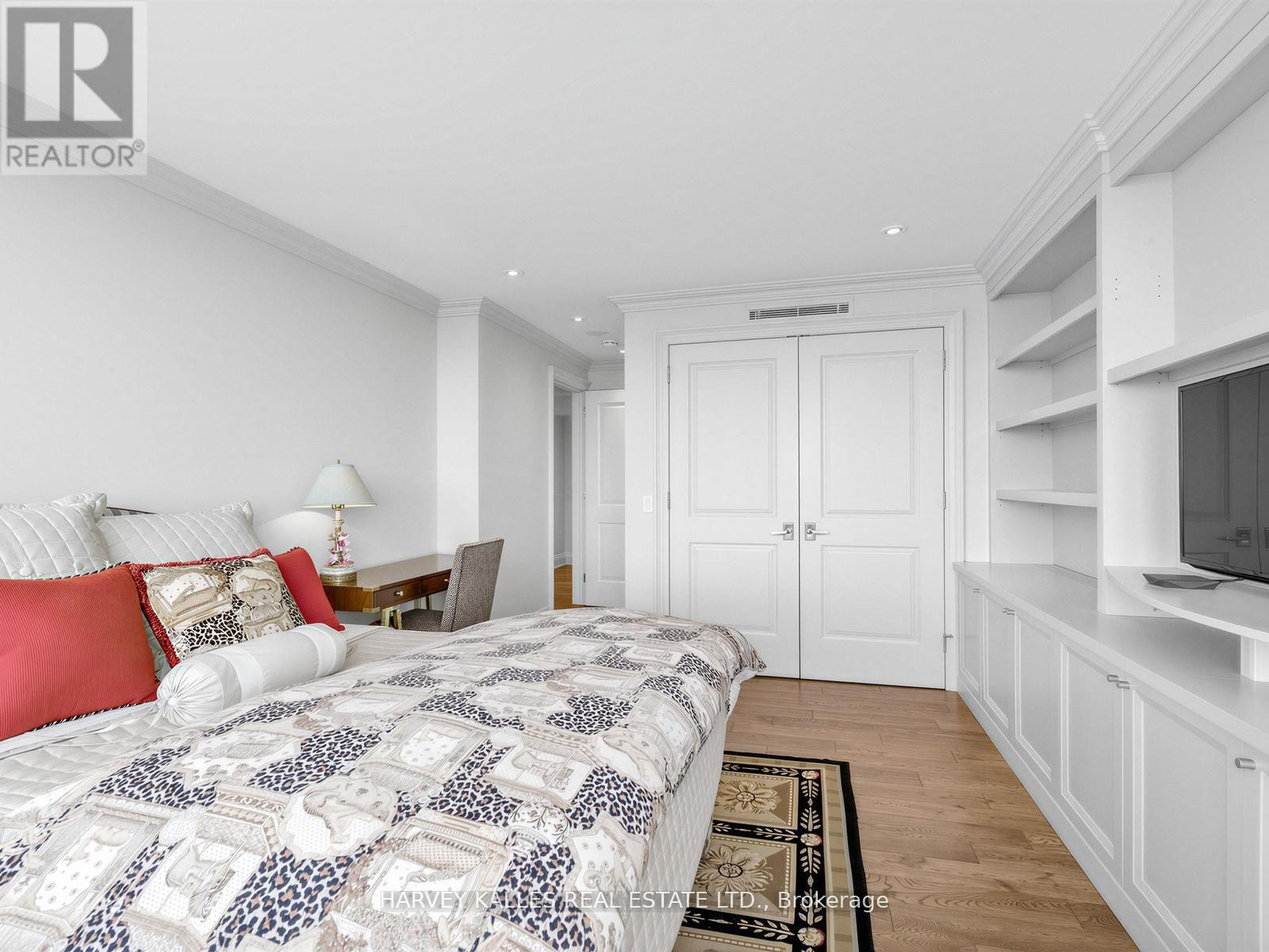 #1201 500 AVENUE ROAD - 30