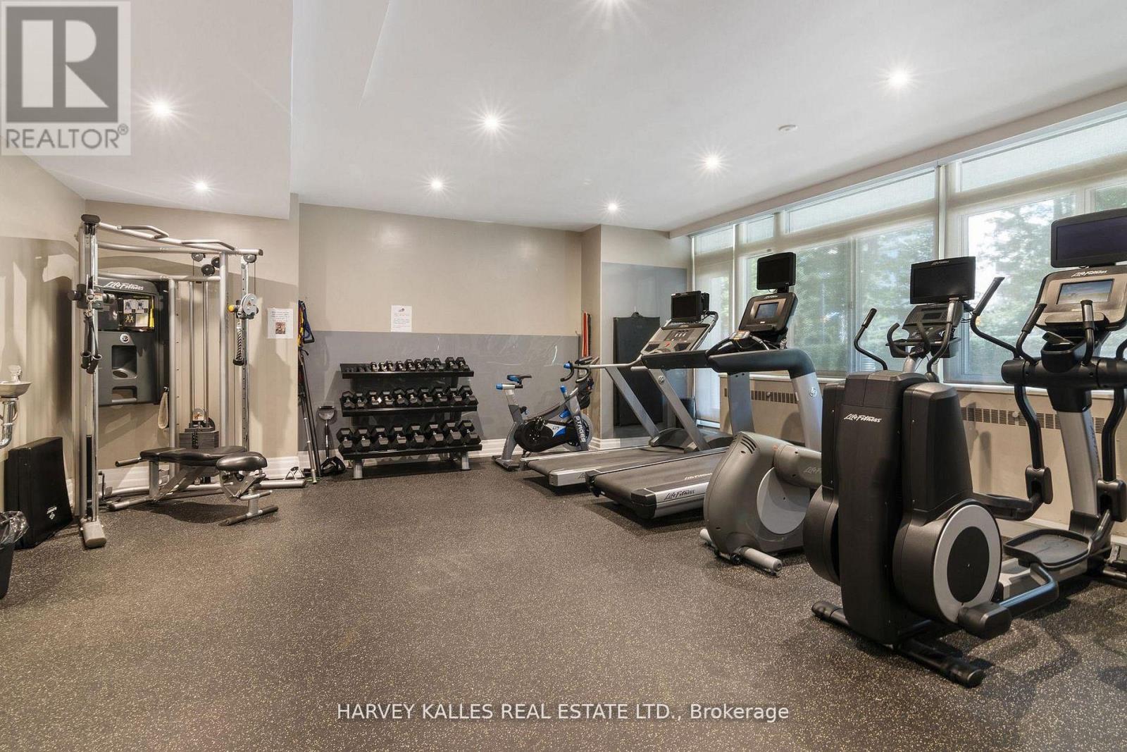 #1201 500 AVENUE ROAD - 32